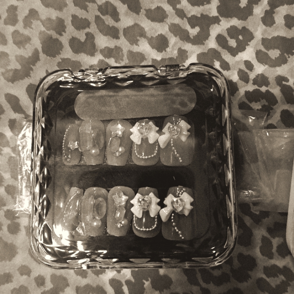 Press on nails